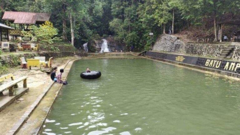 Pegunungan Lingga